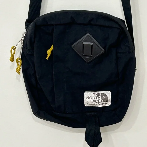 The North Face Berkeley Black Crossbody Bag - Picture 3 of 10